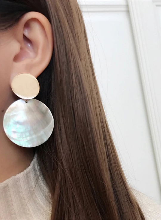 Shell circular earrings