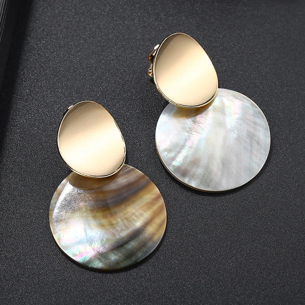 Shell circular earrings