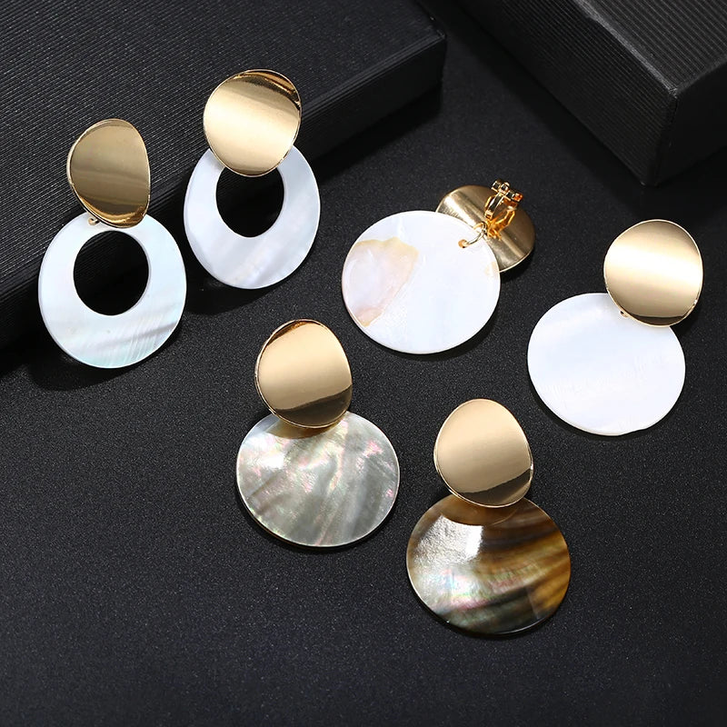 Shell circular earrings