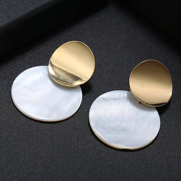 Shell circular earrings