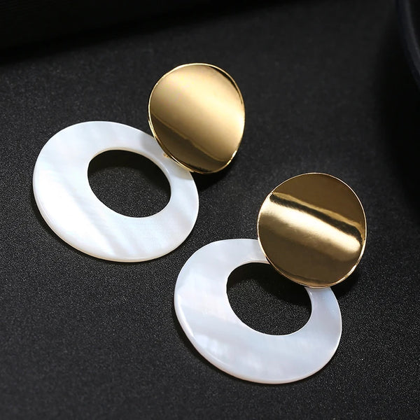 Shell circular earrings
